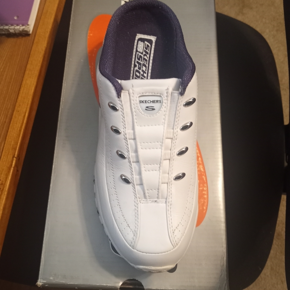 Skechers